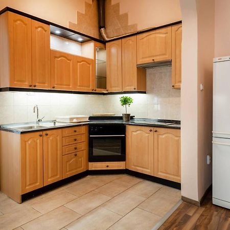 Central And Large Ac Home Away From Home Budapest Exteriör bild