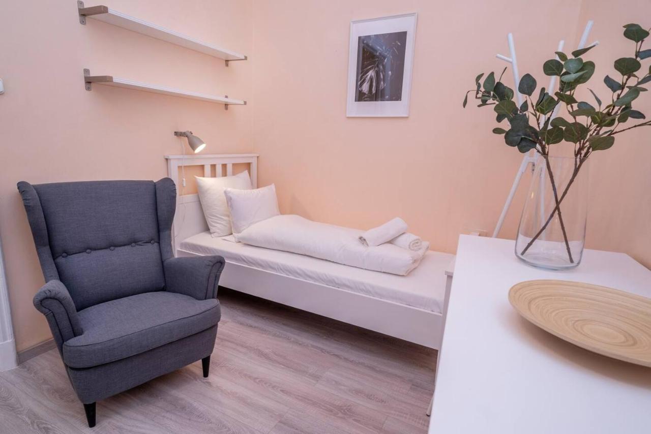 Central And Large Ac Home Away From Home Budapest Exteriör bild