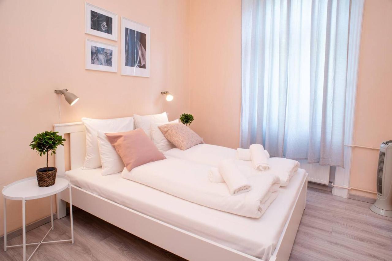 Central And Large Ac Home Away From Home Budapest Exteriör bild