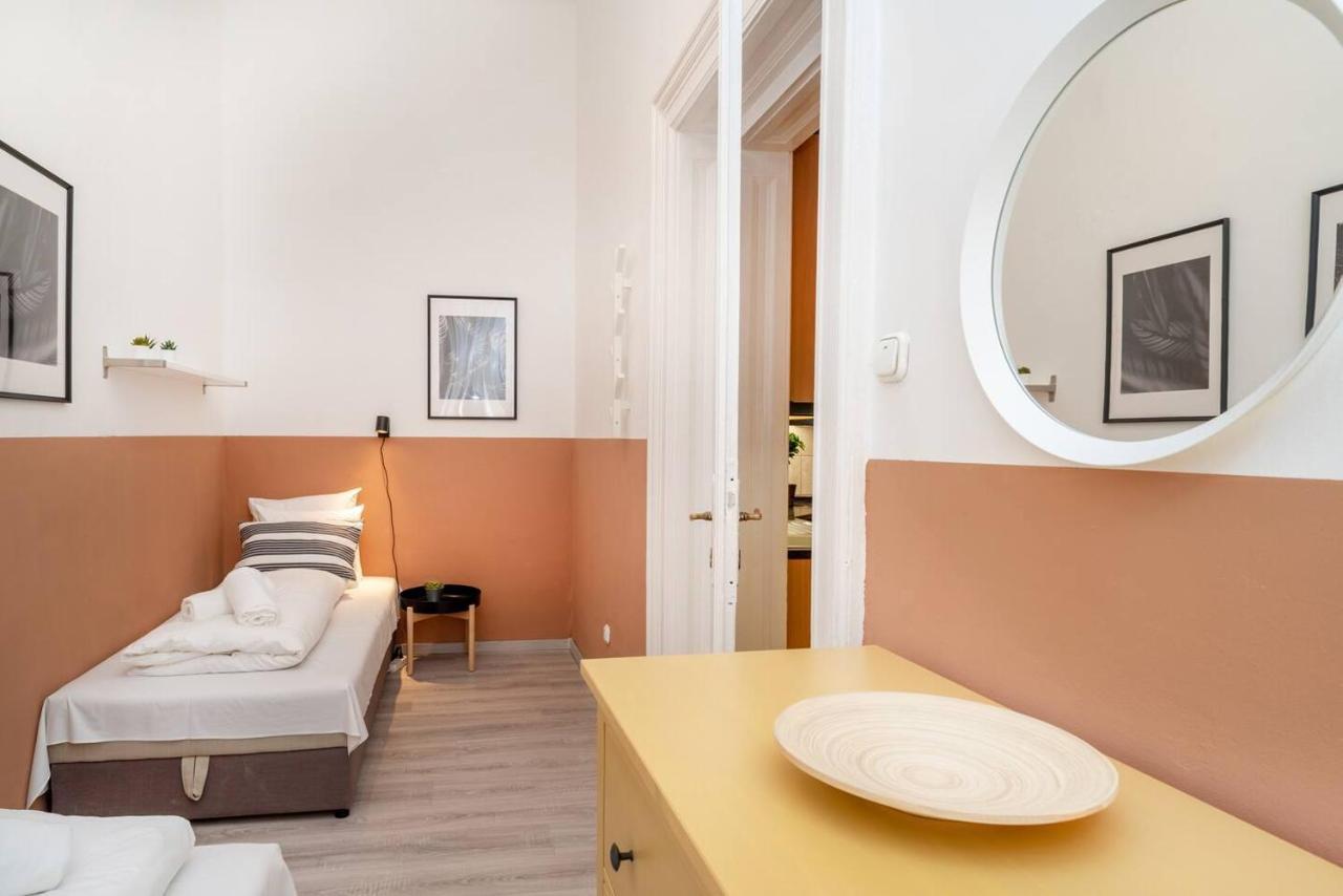 Central And Large Ac Home Away From Home Budapest Exteriör bild