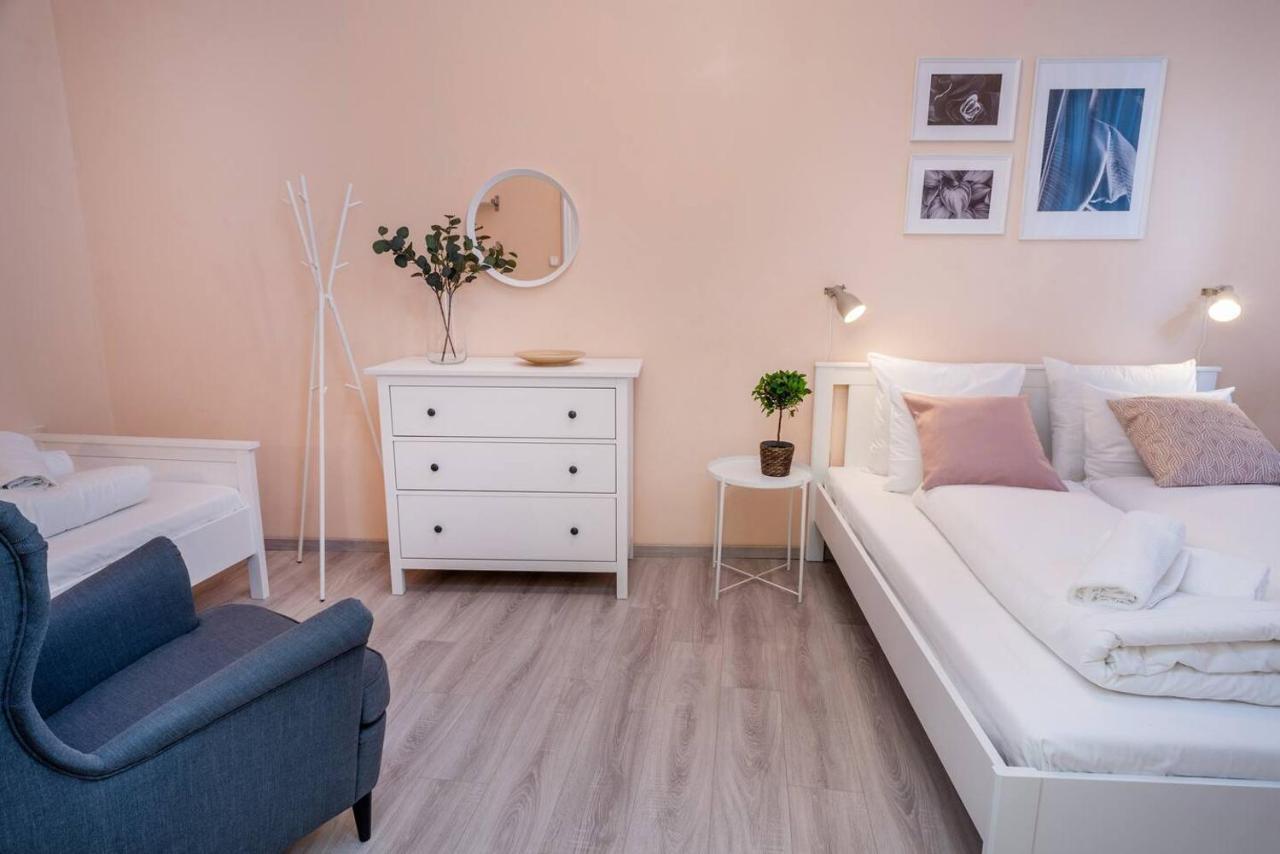 Central And Large Ac Home Away From Home Budapest Exteriör bild
