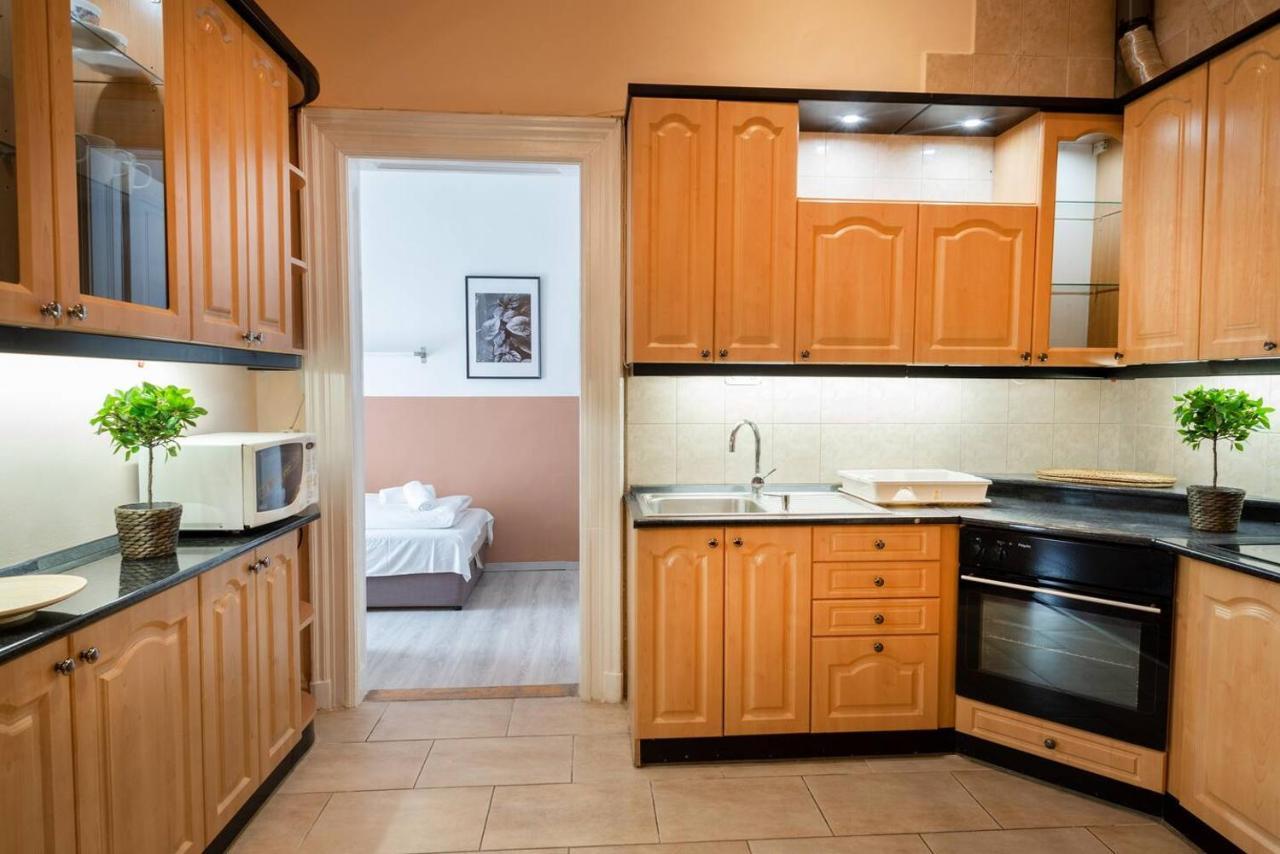 Central And Large Ac Home Away From Home Budapest Exteriör bild