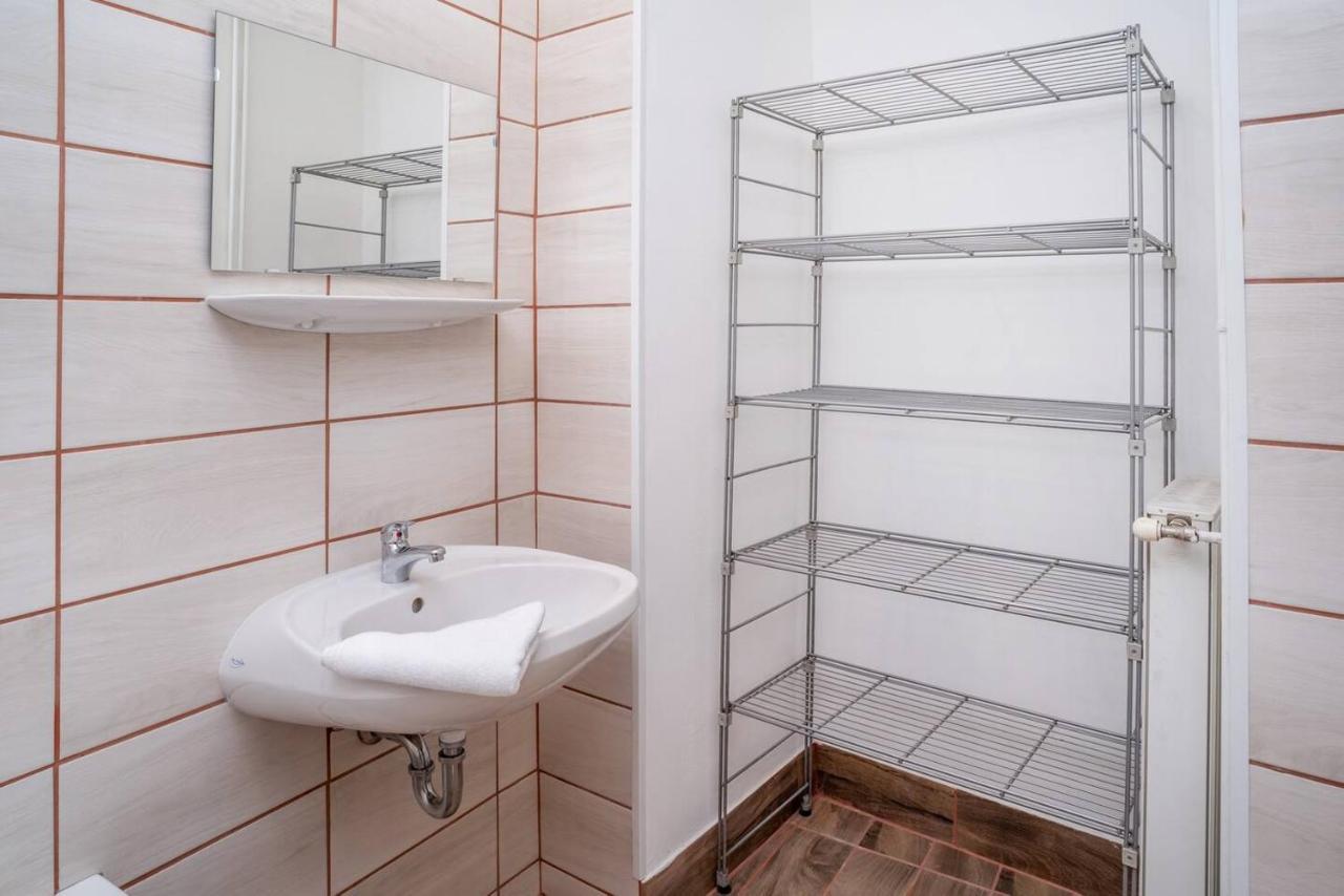 Central And Large Ac Home Away From Home Budapest Exteriör bild