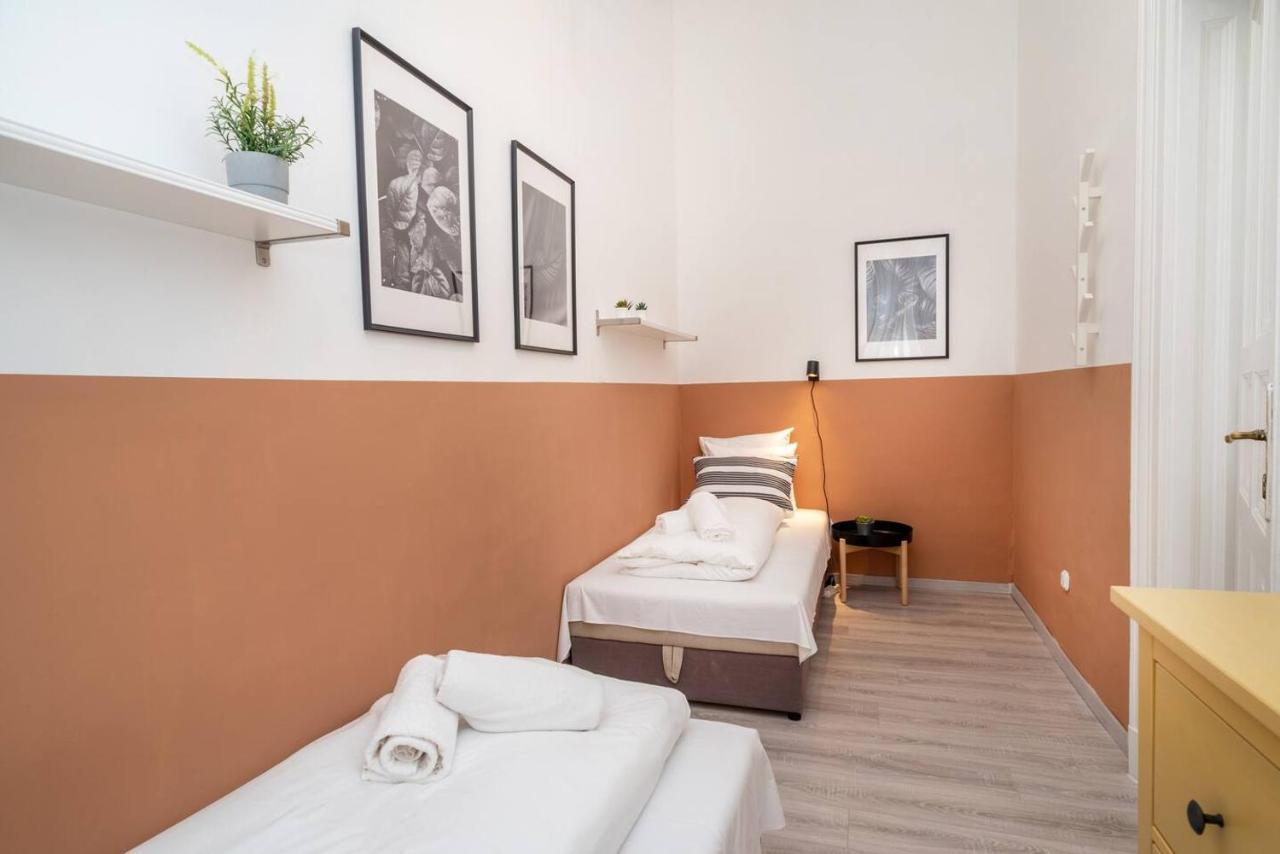 Central And Large Ac Home Away From Home Budapest Exteriör bild